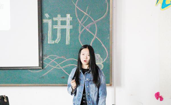 王伊蕾经理讲解公司概况__.jpg