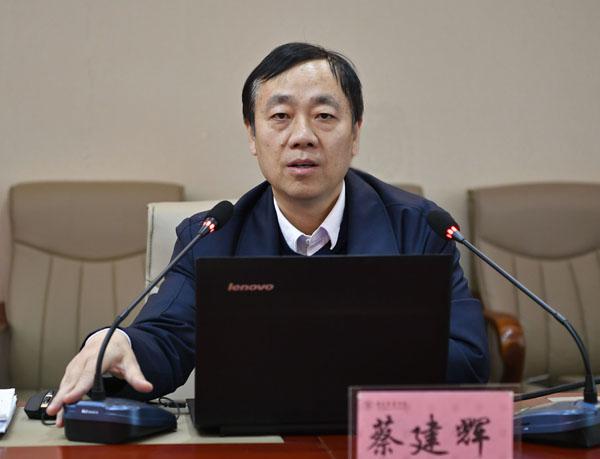学校校长蔡建辉作报告__.jpg