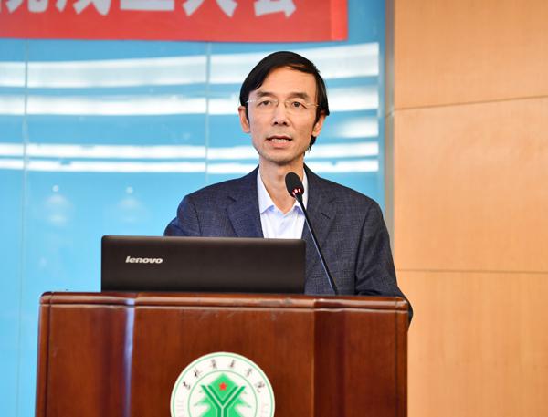 全哲山教授作报告__.jpg