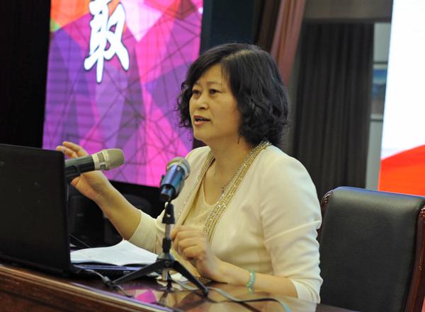 姜淑兰教授作报告__.jpg