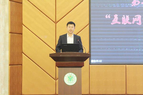 教务处金连海处长公布大赛成绩__.jpg