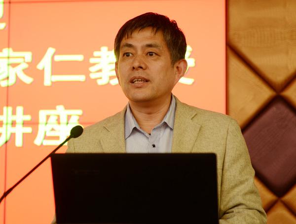 王舒然处长主持报告会__.jpg