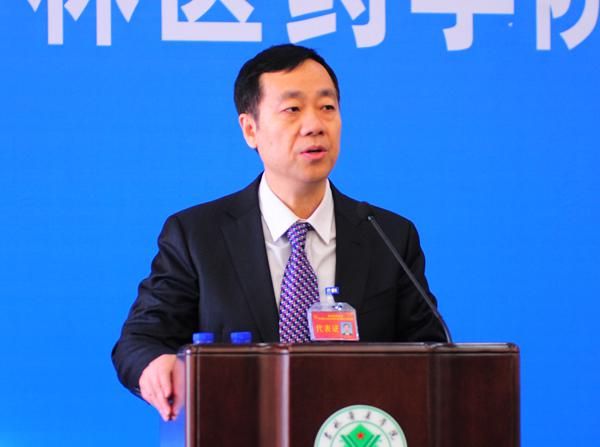 学校校长蔡建辉作报告__.jpg