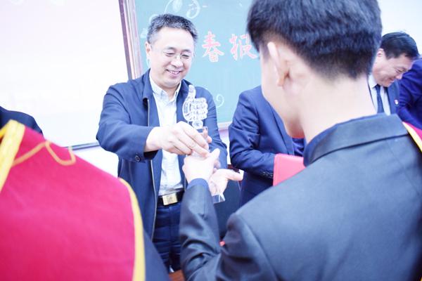 领导颁奖___.jpg