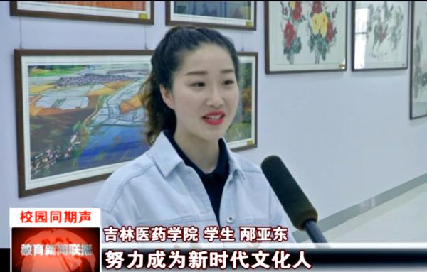 我校学生接收媒体采访___.jpg