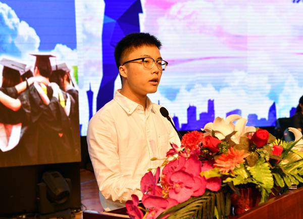 沈泽同学代表在校生发言___.jpg