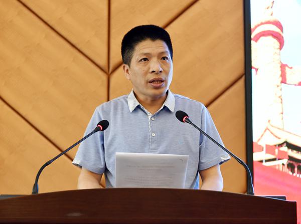党委宣传部部长徐卫东主持开班仪式___.jpg