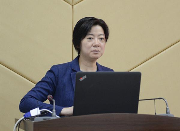 赖燕妮教授作报告__.jpg