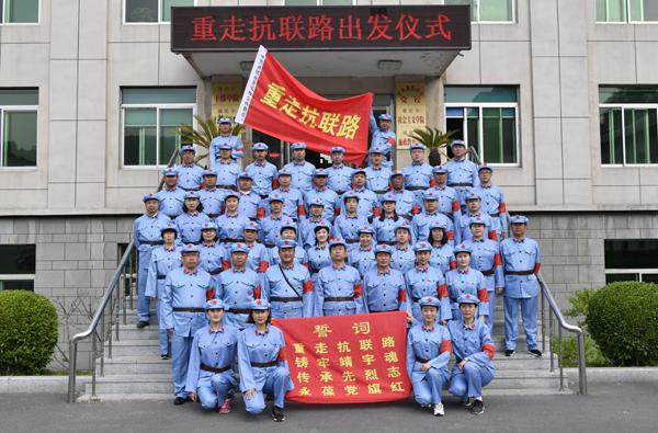 3、出发前合影__.jpg