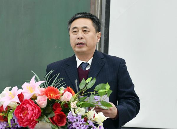 党委副书记张印宣读表彰通报___.jpg