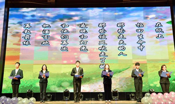 深情诗朗诵表演___.jpg