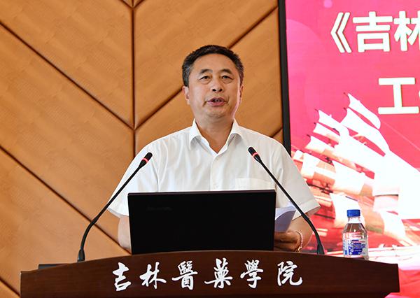 张印副书记宣读文件___.jpg