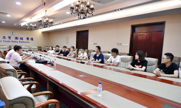 学生座谈会现场___.jpg