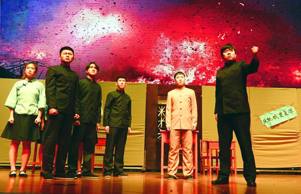 演员们深情表演___.jpg