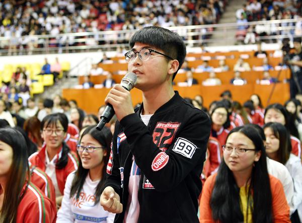 学生现场提问___.jpg