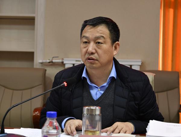 王柳行组长主持答辩会__.jpg