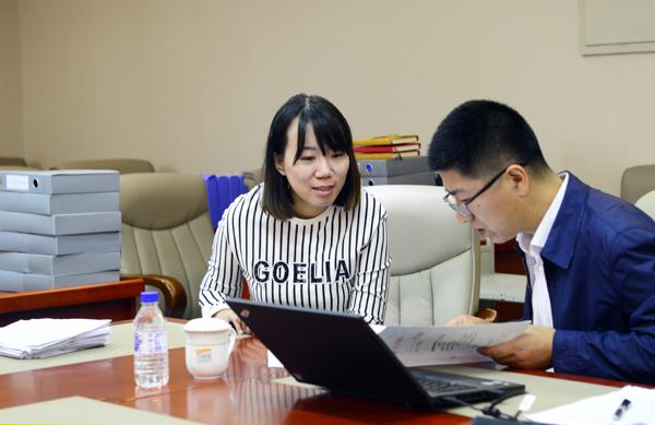 检查学校党建工作资料___.jpg