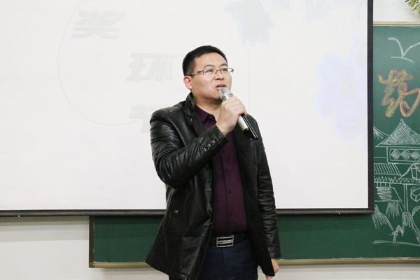 学工办主任王黎明点评__.jpg