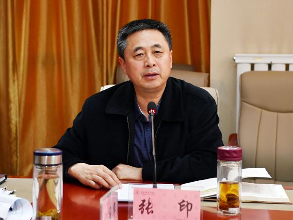 学校党委副书记张印传达《中国共产党重大事项请示报告条例》精神___.jpg