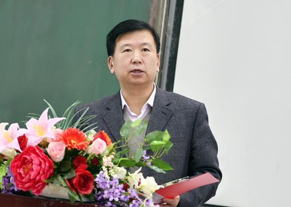 党委书记郑永奎宣读表彰通报___.jpg