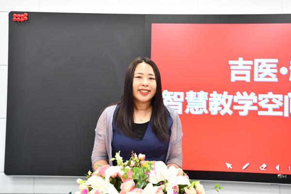 超星集团副总经理康萍讲话.jpg