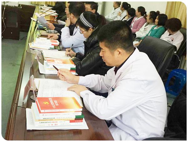 与会人员认真记录__.jpg