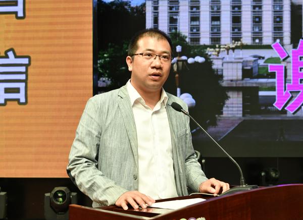 辛程远副处长主持报告会__.jpg