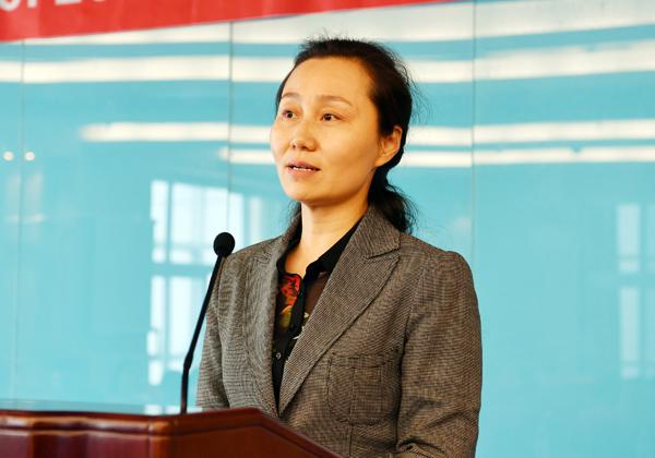 国际教育学院张艳院长主持典礼___.jpg