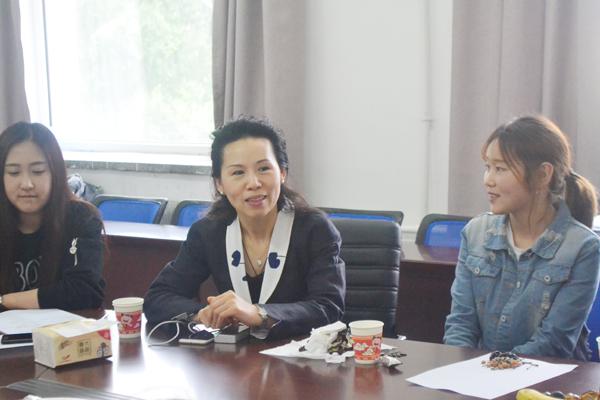 田敏书记与新疆学生们畅谈__.jpg