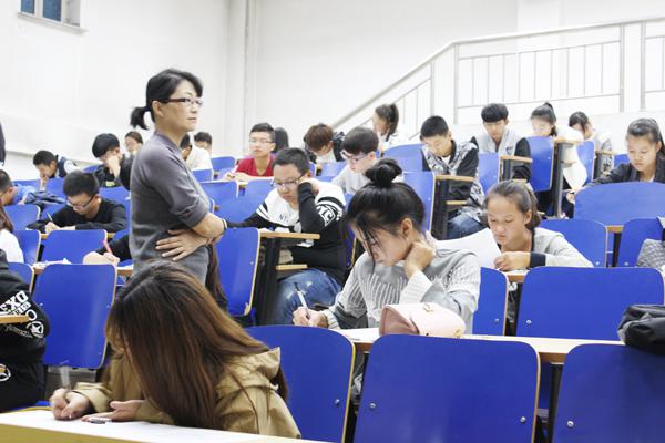 书记亲临考场__.jpg