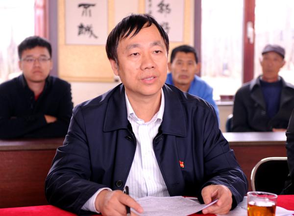 1、蔡校长听取工作汇报___.jpg