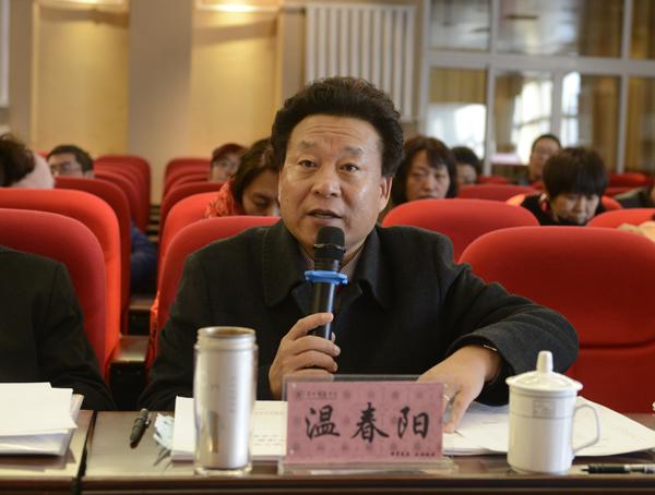温春阳副校长主持学科汇报__.jpg