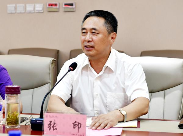 学校党委副书记张印主持活动___.jpg