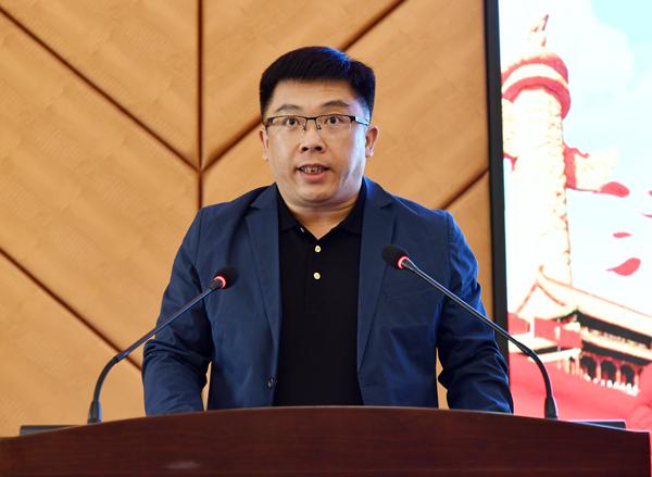 党委组织部部长刘宇宣读“学习筑梦班”管理暂行办法___.jpg