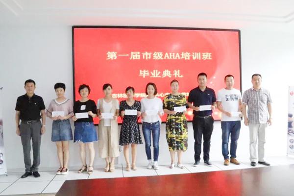 王柳行副校长、金连海处长为学院颁发证书__.jpg