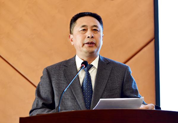 党委副书记张印主持报告会___.jpg