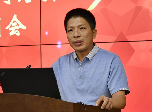 徐卫东部长主持培训会__.jpg