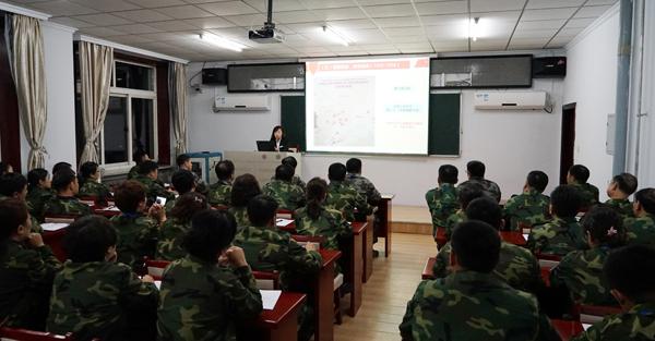 12 专题党课现场___.jpg
