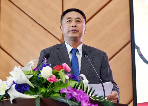 我校党委副书记张印主持开幕式___.jpg