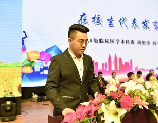 5在校生代表胡朝伟同学发言__.jpg