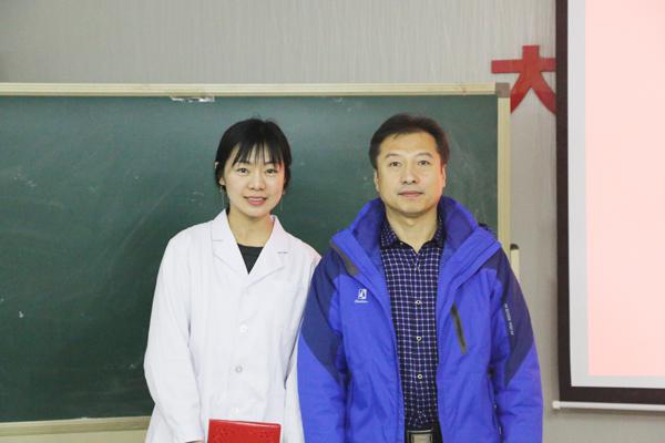 院长冯波颁发一等奖__.jpg