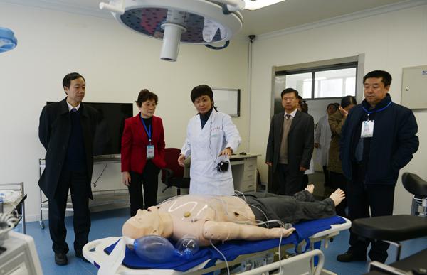 参观临床技能中心___.jpg