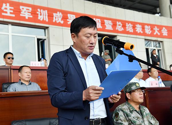 学校副校长林长英宣读通报___.jpg