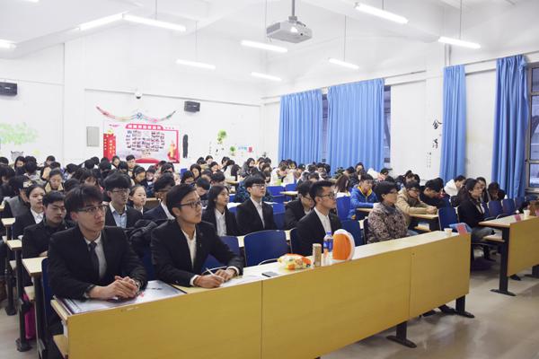 学员听讲__.jpg