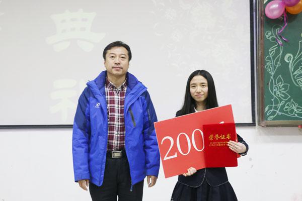 冯波院长给一等奖选手颁奖__.jpg
