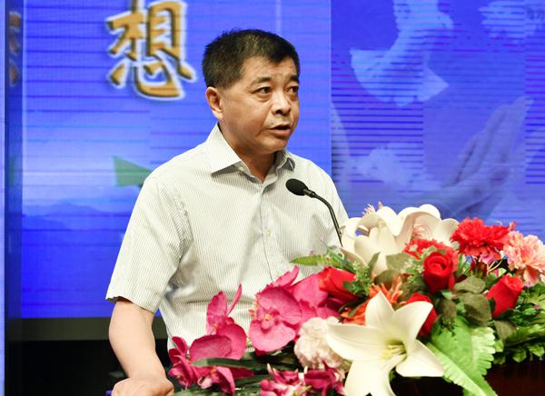 聂翔主任主持毕业典礼___.jpg