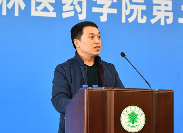 总监票人、药学院党总支书记郭景森主持选举会__.jpg