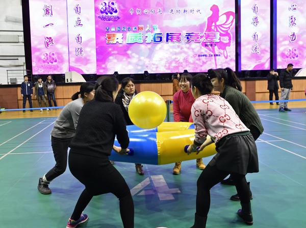 “众星捧月”__.jpg