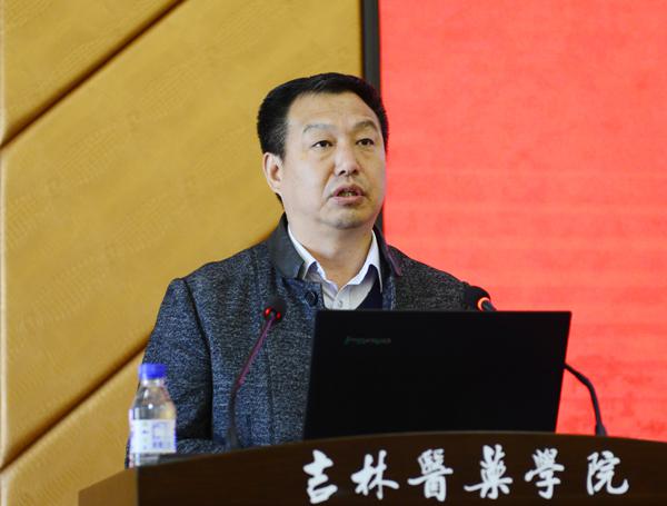 王柳行副校长主持报告会__.jpg