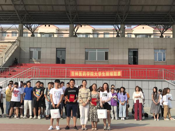 颁奖嘉宾与选手合影留念_看图王.jpg